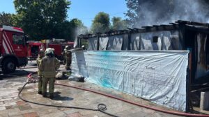 İSTANBUL (AA) – Eyüpsultan'da cami restorasyonunda çalışan işçilerin kaldığı konteynerde