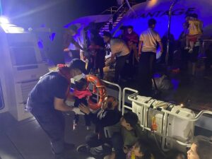 MUĞLA (AA) – Muğla'nın Fethiye ilçesi açıklarında sürüklenen lastik bottaki