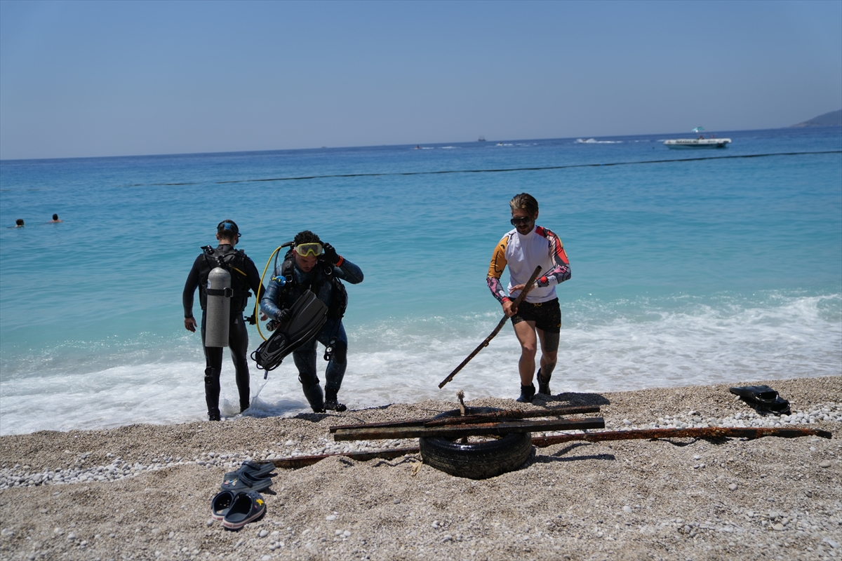 Fethiye'de deniz dibi ve kumsal temizliği yapıldı