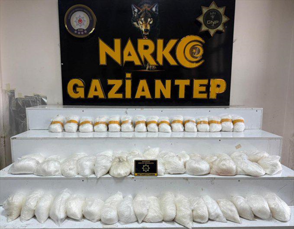 Gaziantep'te araçta uyuşturucu ele geçirilmesine ilişkin 2 şüpheli tutuklandı