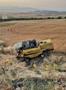 GAZİANTEP (AA) – Gaziantep'in Nurdağı ilçesinde, biçerdöverle otomobilin çarpışması sonucu