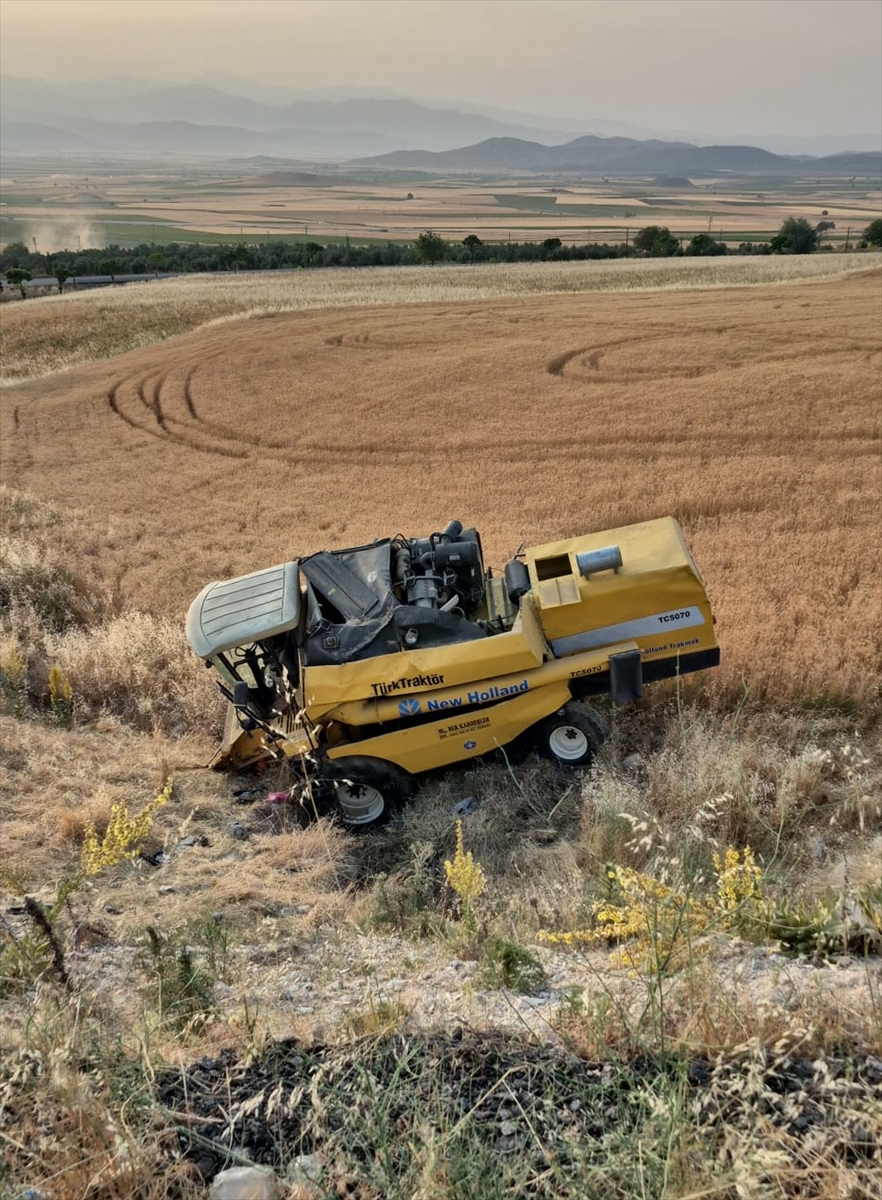 Gaziantep'te biçerdöver ile otomobilin çarpıştığı kazada 3 kişi yaralandı