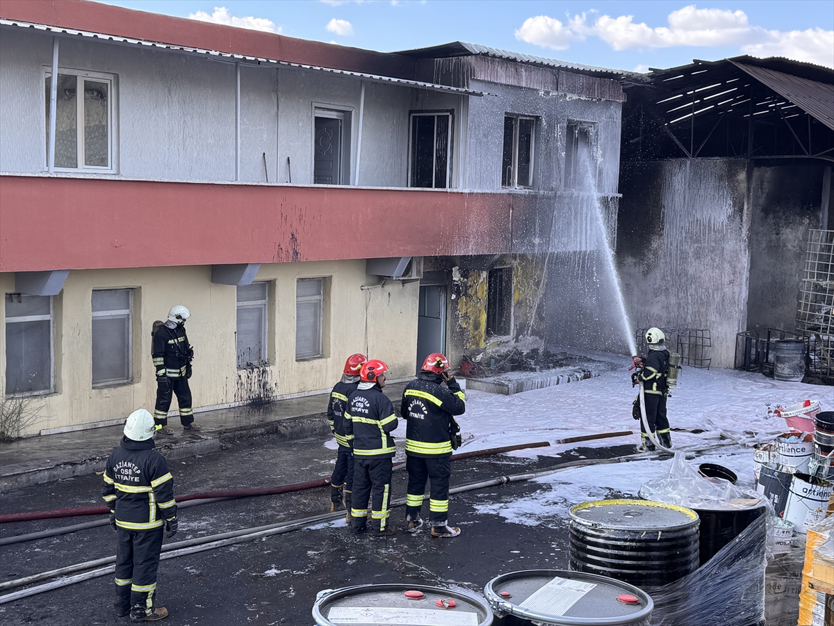 Gaziantep'te geri dönüşüm tesisinde çıkan yangın söndürüldü