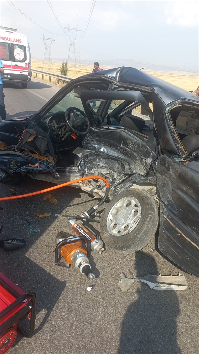 Gaziantep'te iki otomobilin çarpışması sonucu 1 kişi öldü