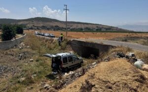 GAZİANTEP (AA) – Gaziantep'in Nurdağı ilçesinde hafif ticari aracın köprüden