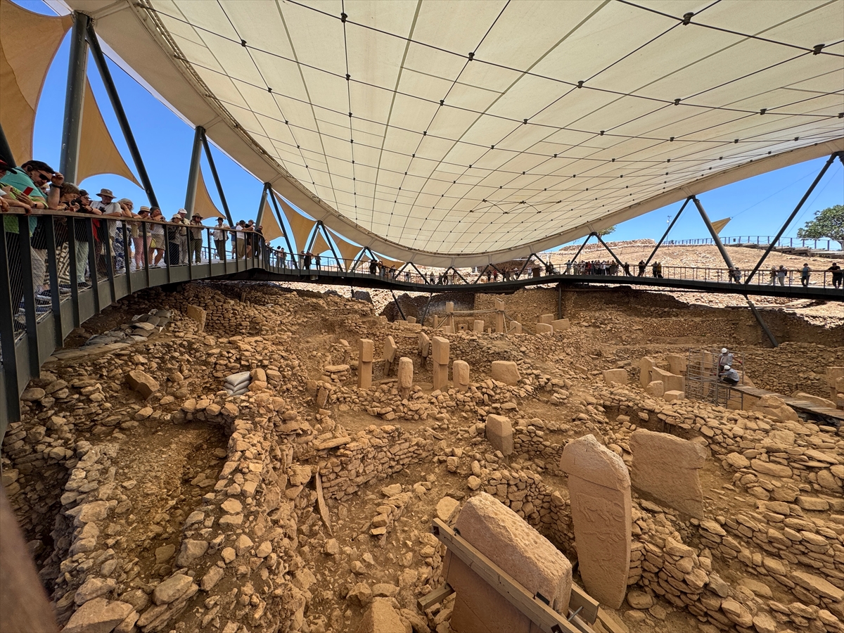 Göbeklitepe'de ziyaretçi yoğunluğu yaşanıyor