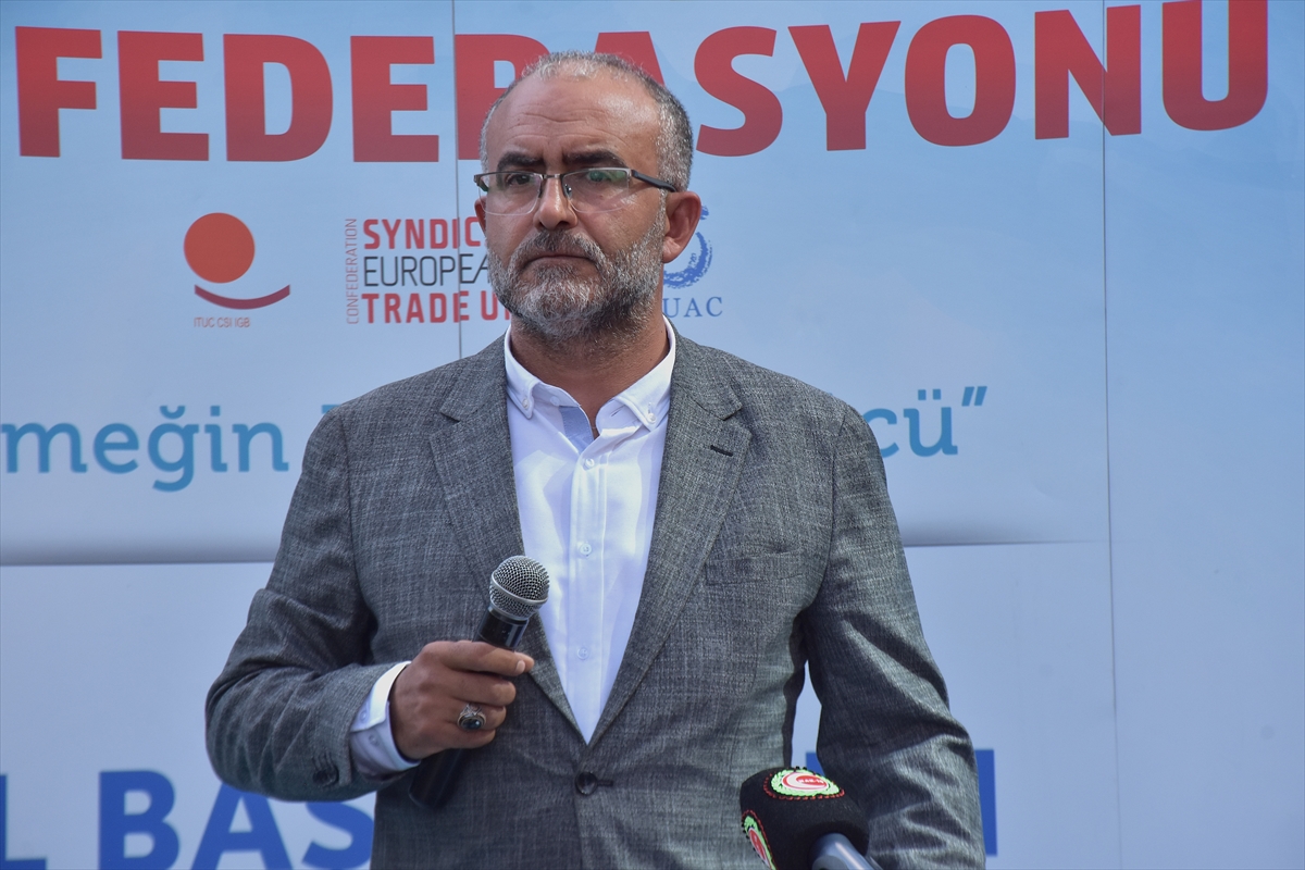 HAK-İŞ Genel Başkanı Arslan, Van'da işten çıkarılan belediye çalışanlarını ziyaret etti: