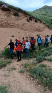 HAKKARİ (AA) – Hakkari'de dağlık alanda düşüp yaralanan kişi, ekiplerce