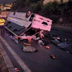 HATAY (AA) – Hatay'ın Belen ilçesinde tarım işçilerini taşıyan midibüsün