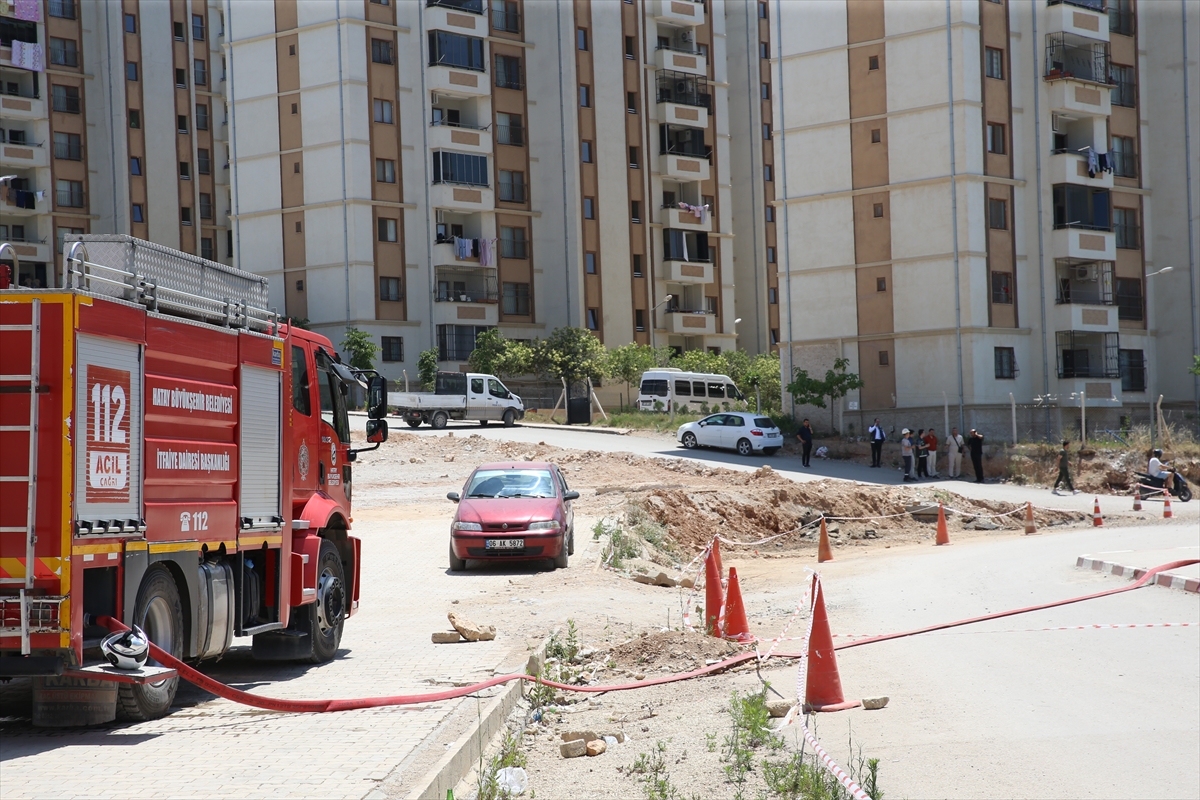 Hatay'da yol çalışmasında doğal gaz borusu delindi