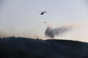 HATAY (AA) – Hatay'ın Belen ilçesinde zeytinlik alanda çıkan yangın,