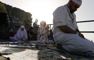 MEKKE (AA) – SABRİ KESEN – Hacı adayları, Kur'an-ı Kerim'in