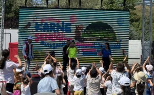 İSTANBUL (AA) – İstanbul Büyükşehir Belediyesince (İBB), karnesini alan öğrenciler