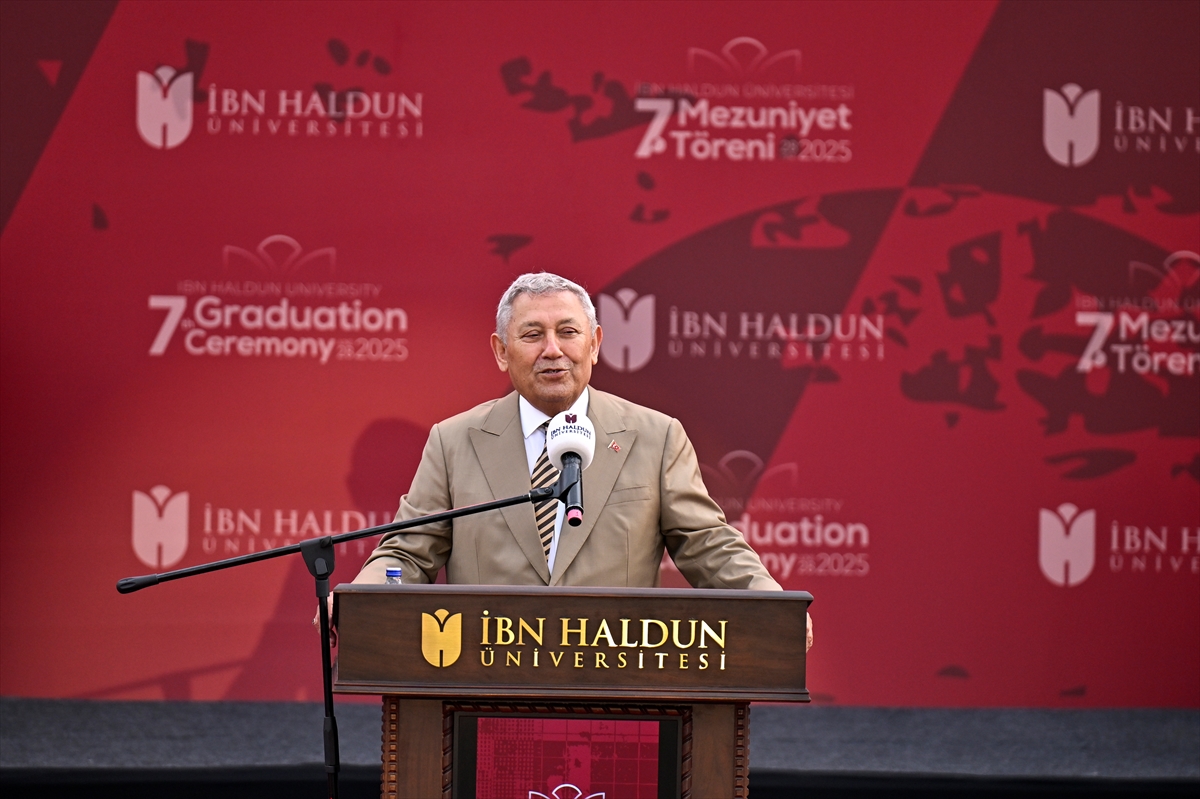 İbn Haldun Üniversitesi'nde mezuniyet töreni düzenlendi