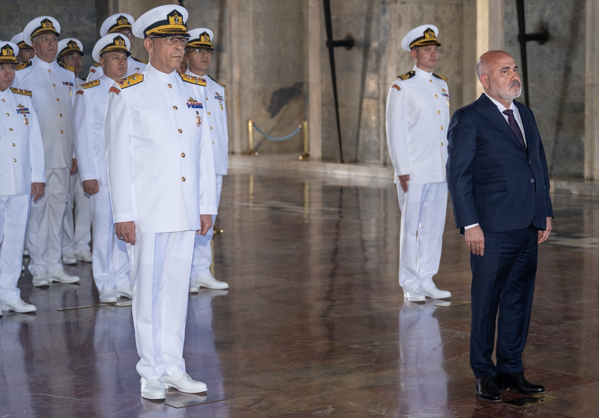 İçişleri Bakan Yardımcısı Sağlam ve beraberindeki heyet Anıtkabir'i ziyaret etti
