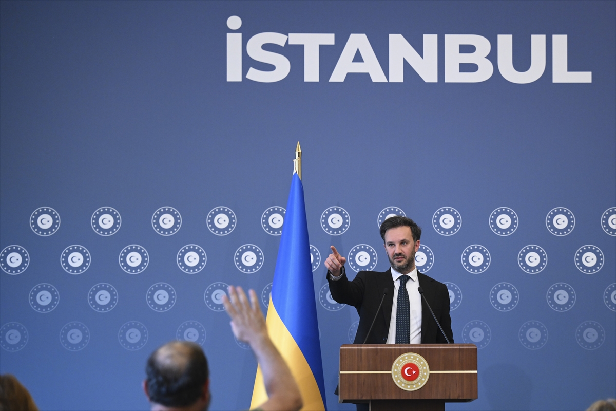 İSTANBUL BARIŞ MÜZAKERELERİ – Ukrayna heyeti, Türkiye-Rusya-Ukrayna Üçlü Toplantısı'nın ardından basın toplantısı düzenledi: (2)