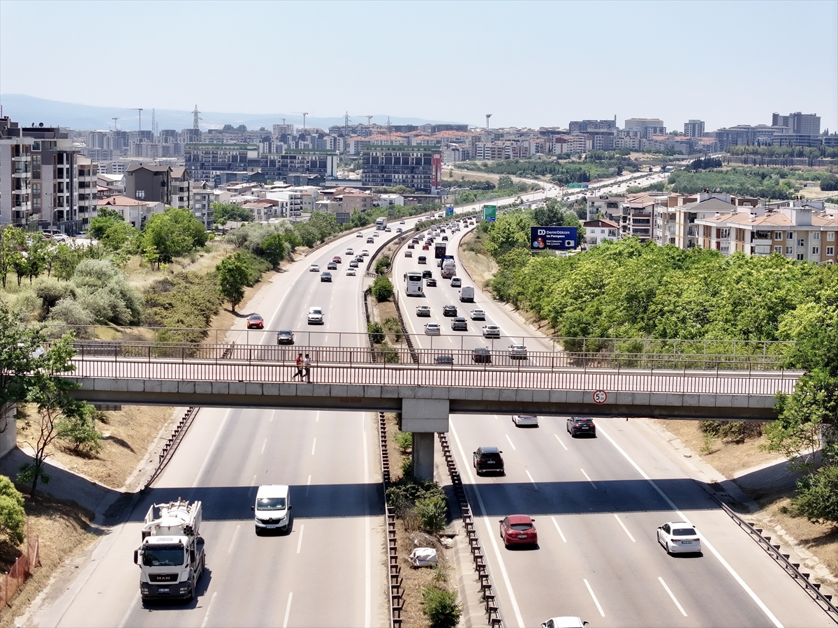 İstanbul-İzmir Otoyolu'nda bayram tatili dolayısıyla yoğunluk başladı