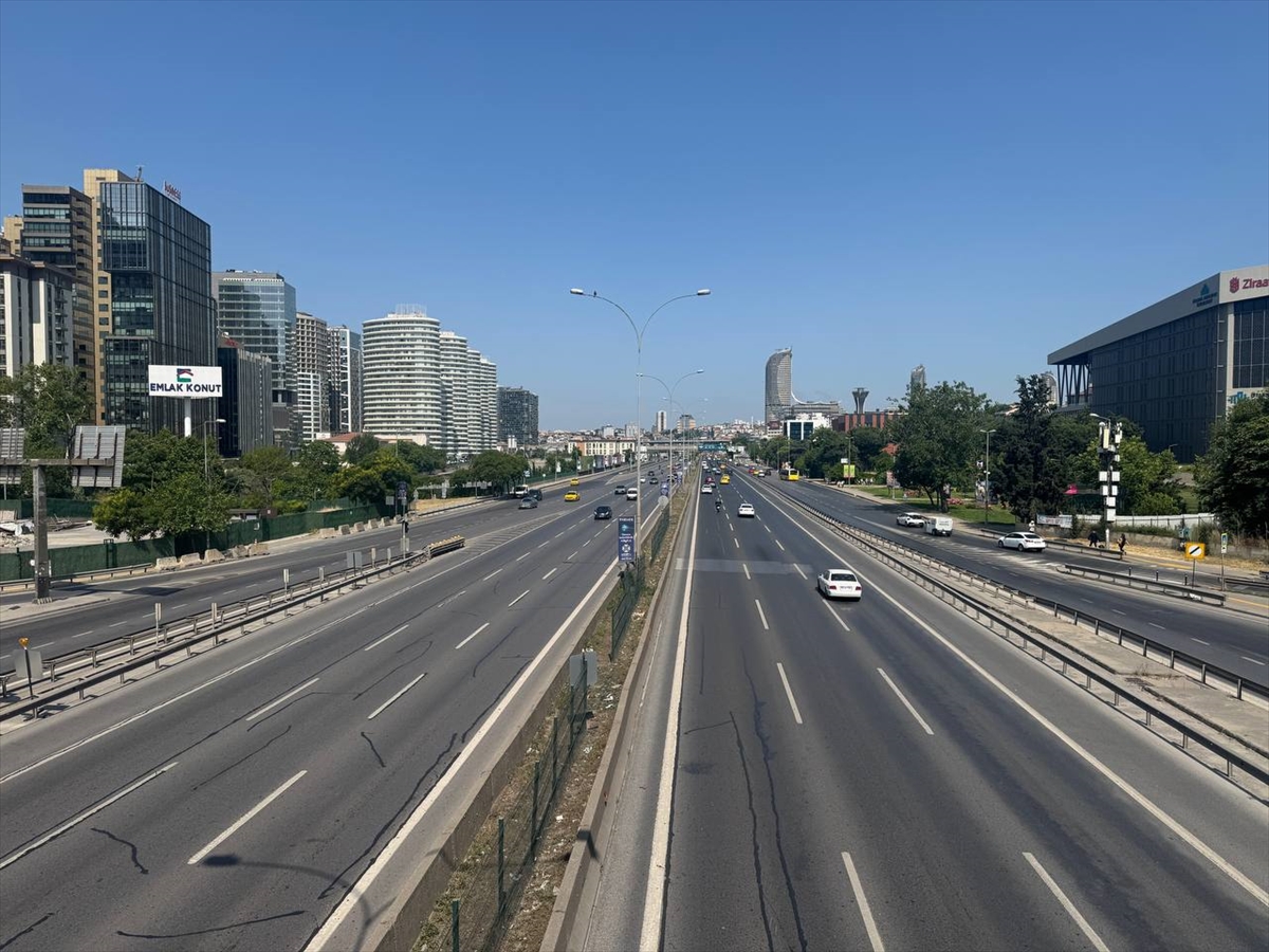 İstanbul'da bayram sabahı yollar boş kaldı