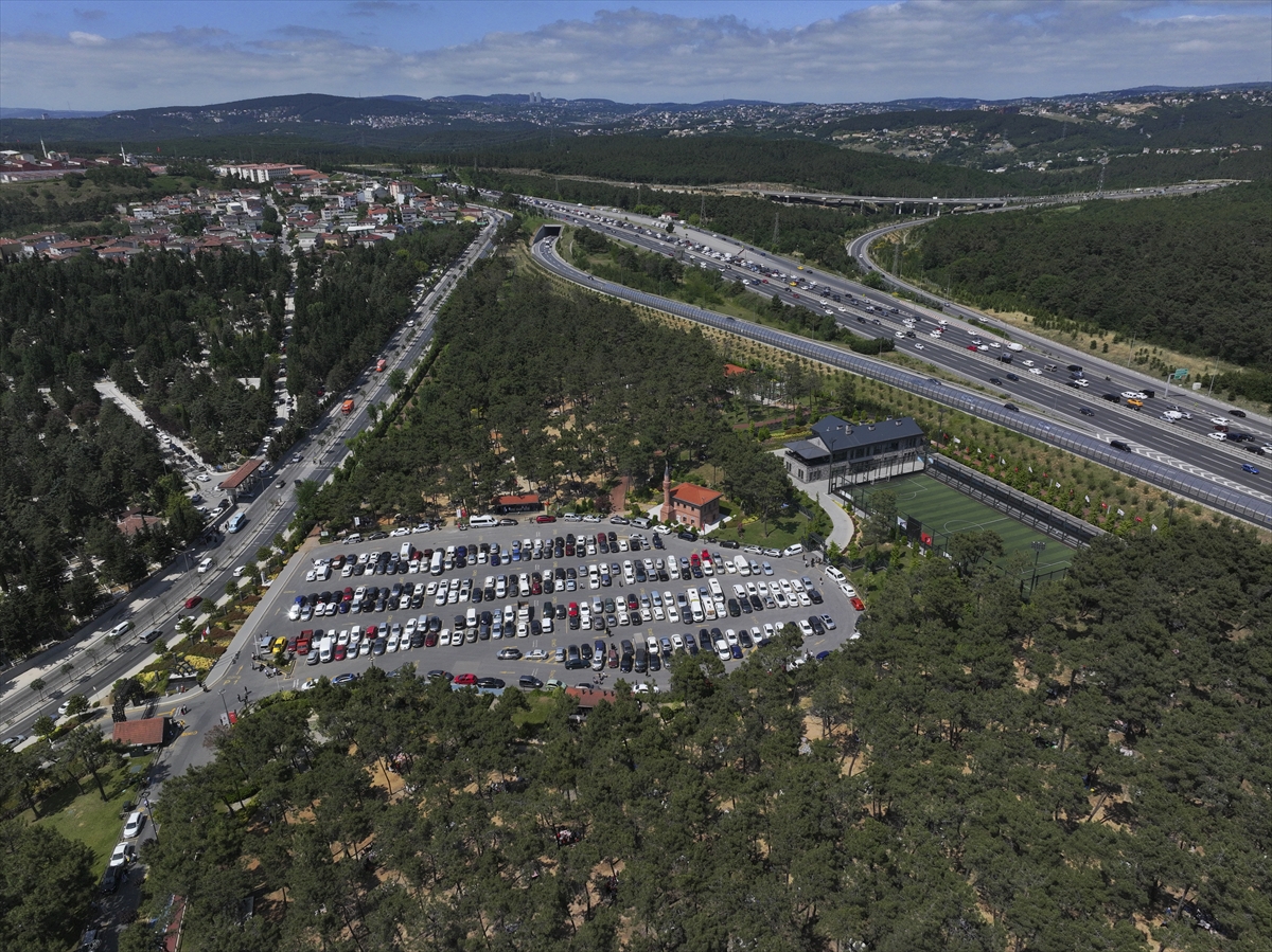 İstanbul'da bayramın üçüncü gününde vatandaşlar sahil ve parklara akın etti