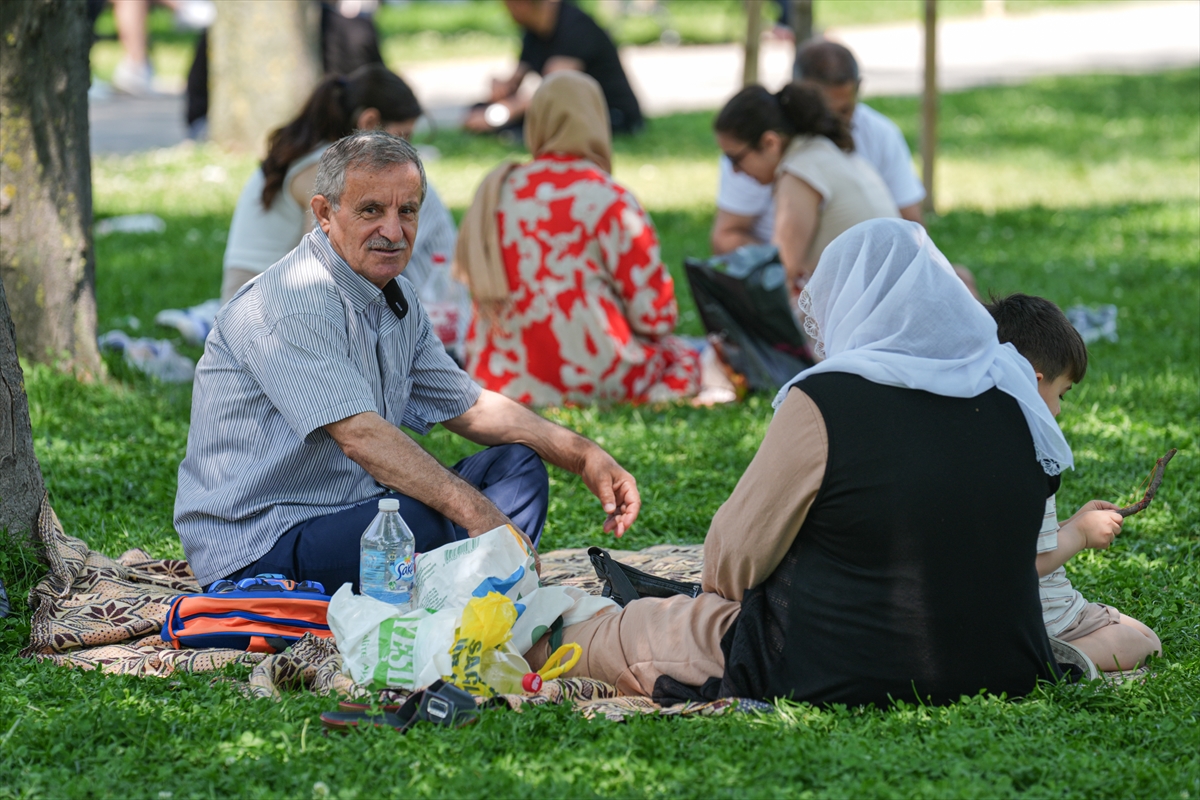 İstanbullular bayramın ikinci gününde sahil ve parklarda vakit geçirdi