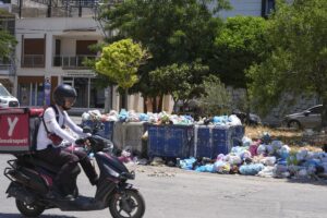 İZMİR (AA) – İzmir'in Buca Belediyesinde işçilerin maaşlarını düzensiz aldıkları