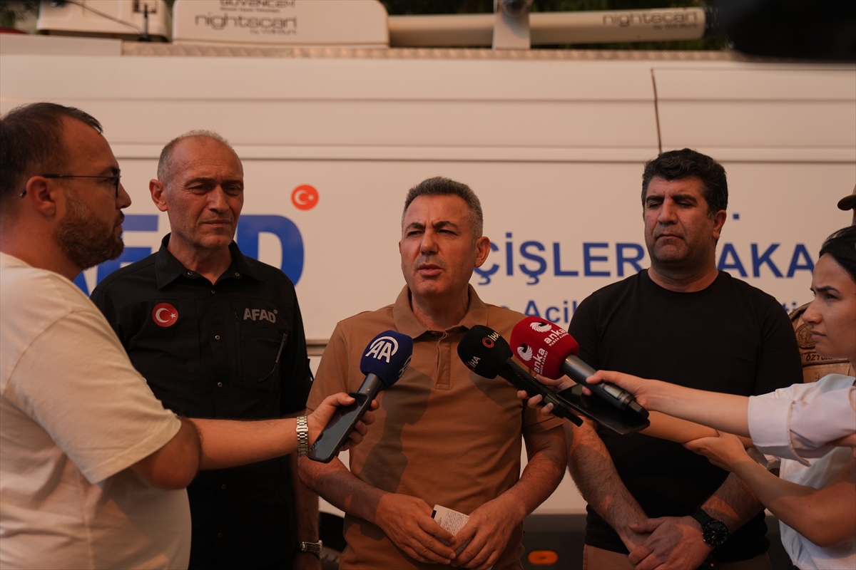 İzmir Valisi Elban'dan Menderes ve Seferihisar ilçeleri arasındaki yangına ilişkin açıklama: