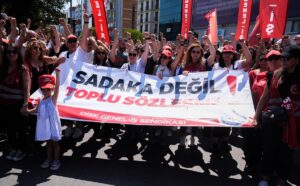 İZMİR (AA) – İzmir Büyükşehir Belediyesine bağlı iştiraklerde çalışan yaklaşık