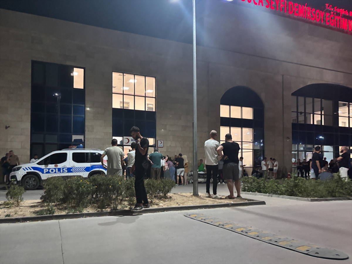 İzmir'de çıkan bıçaklı kavgada 1 kişi öldü, 2 kişi yaralandı