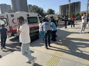 İZMİR (AA) – İzmir'in Konak ilçesinde plastik ürünlerin bulunduğu depoda