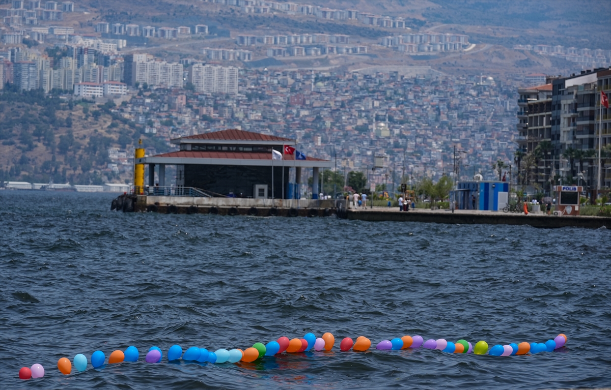 İzmir'de kent merkezinde bayram sessizliği hakim