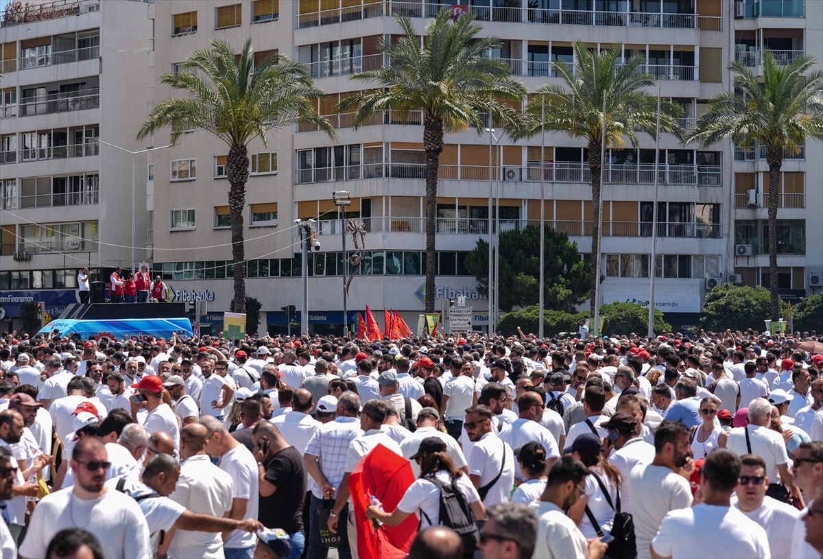 İzmir'de sendikalar, Belediye Başkanı Cemil Tugay'ı “grev kırıcılığı” yapmakla suçladı