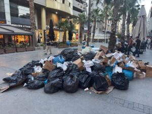 - Vatandaşlar, Genel-İş Sendikasına üye işçilerin grevi nedeniyle kentte toplanmayan