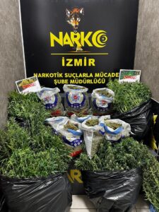 İZMİR (AA) – İzmir'de uyuşturucu ticareti yapanlara yönelik 3 ilçede