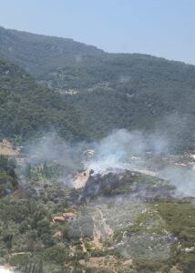 İZMİR (AA) – İzmir'in Kemalpaşa ilçesinde çıkan orman yangınına havadan