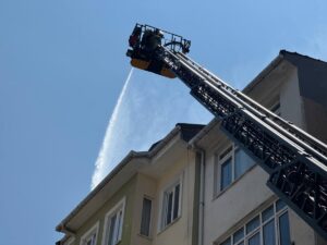 İSTANBUL (AA) – Kadıköy'de 5 katlı binanın çatısında çıkan yangın