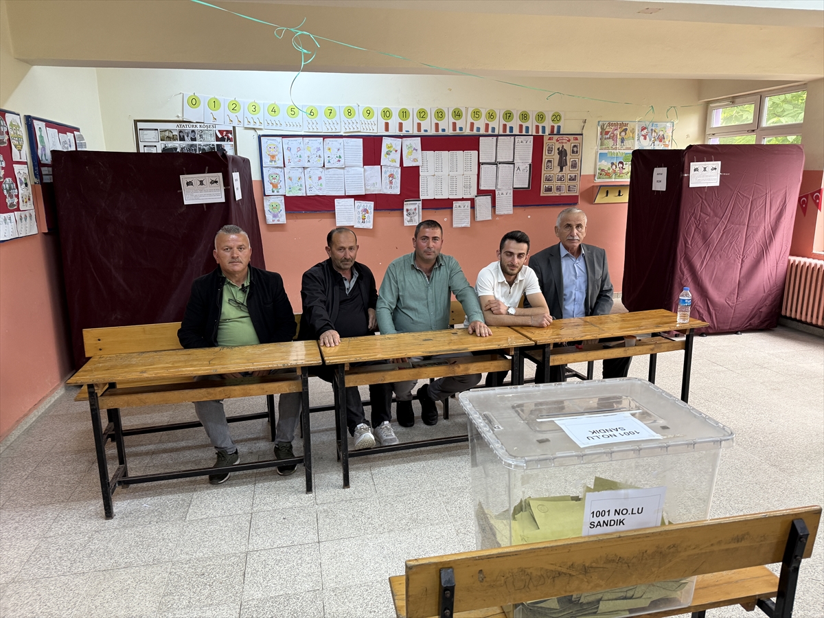 Kamu yönetimi mezunu Yüksel, muhtarlık seçimini kazanmanın mutluluğunu yaşıyor