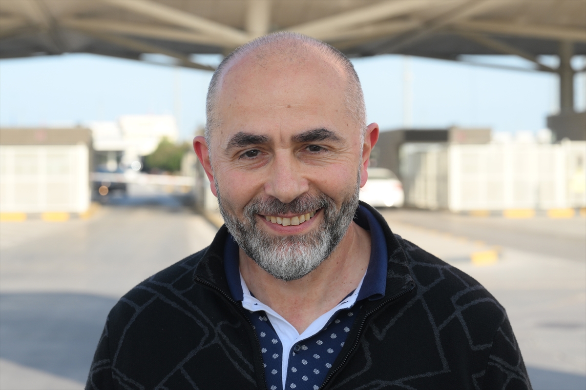 Kapıkule'den Türkiye'ye giriş yapan gurbetçiler, bayrama anavatanlarında girmenin mutluluğunu yaşadı