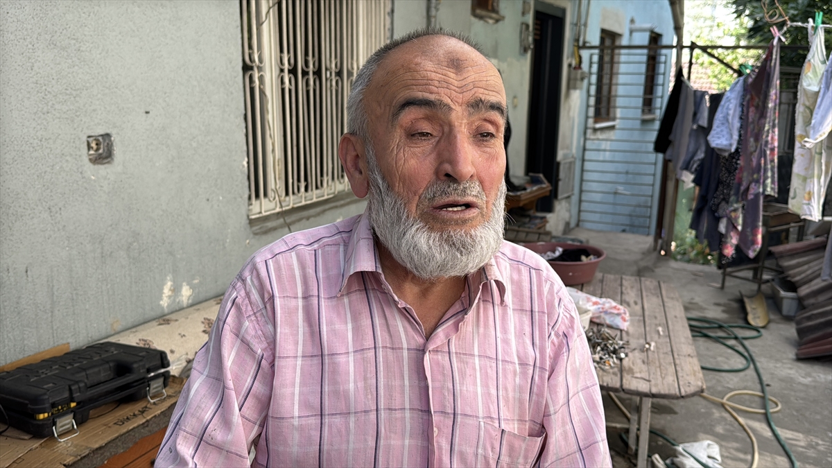 Karabük'te çıkan yangında 2 katlı ev kullanılamaz hale geldi