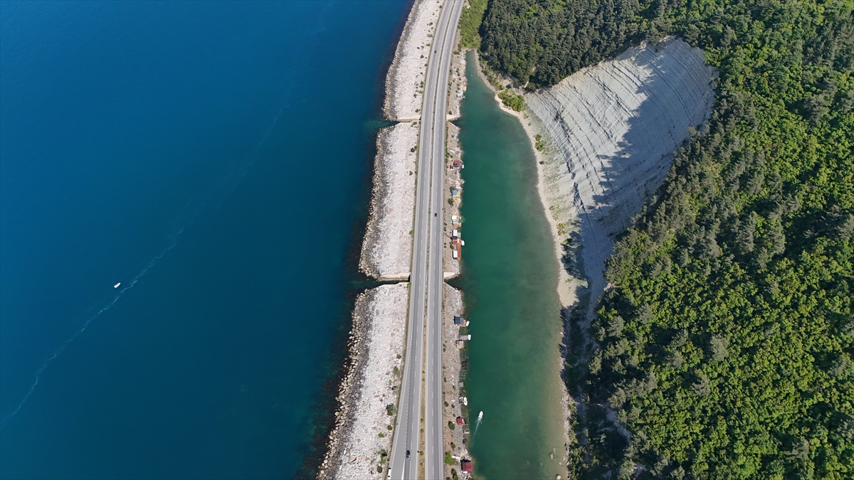 Karadeniz Sahil Yolu'nun Samsun-Sinop bölümü sürücülere doyumsuz seyir sunuyor