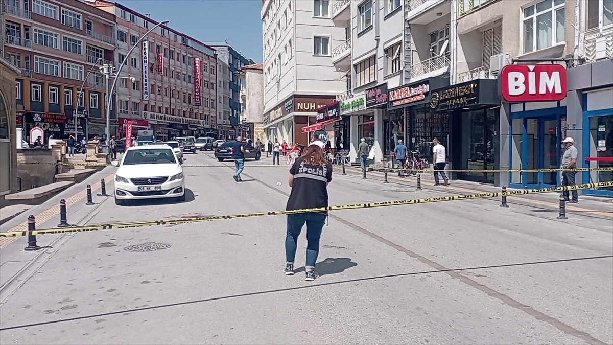 Karaman'da çıkan kavgada başına darbe alan kişi ağır yaralandı