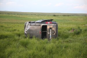 KARS (AA) – Kars'ın Selim ilçesinde şarampole devrilen hafif ticari