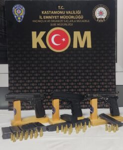 KASTAMONU (AA) – Kastamonu'da düzenlenen ruhsatsız silah operasyonunda 4 kişi
