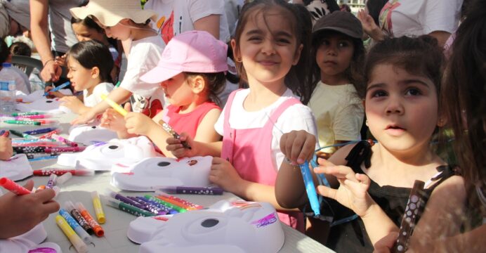 Kayseri'de kanseri yenen 3 yaşındaki Deniz için gökyüzüne balonlar bırakıldı