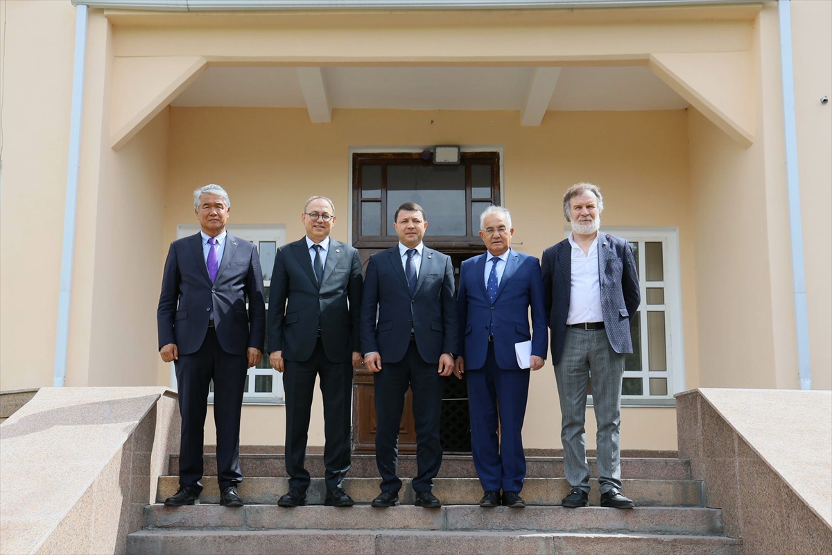 Kırgızistan Kültür Bakanı Mambetaliyev, MHP Milletvekili Topsakal ve beraberindeki heyeti kabul etti
