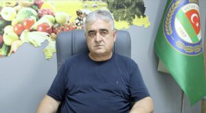 KIRKLARELİ (AA) – Kırklareli'nde biçerdöverle yapılan hububat hasadı sırasında su