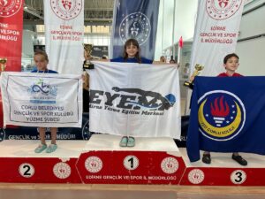 EDİRNE (AA) – Türkiye Yüzme Federasyonunca düzenlenen Kırkpınar Yüzme Şenliği