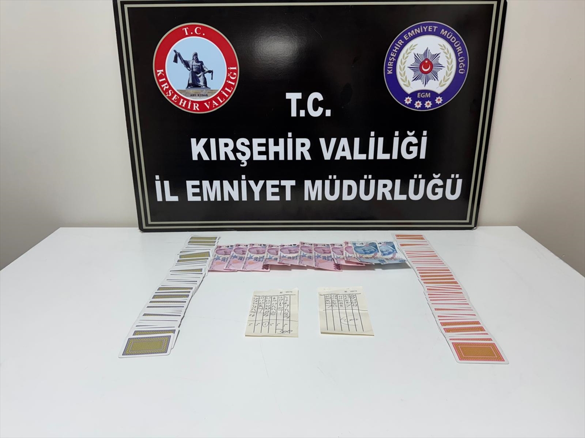 Kırşehir'de kumar oynayan 4 kişiye 36 bin 988 lira ceza kesildi