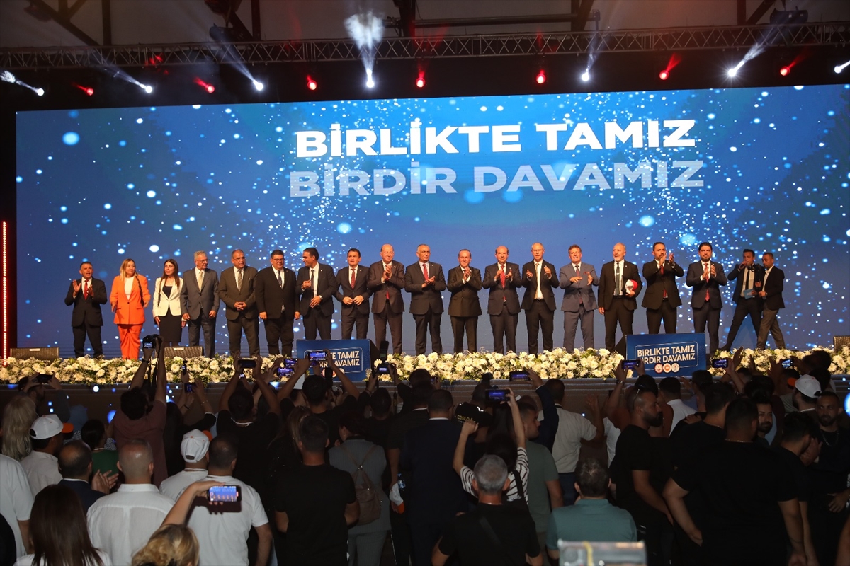 KKTC'de koalisyon hükümetindeki 3 parti ortak adayları Cumhurbaşkanı Tatar'a desteklerini açıklıyor