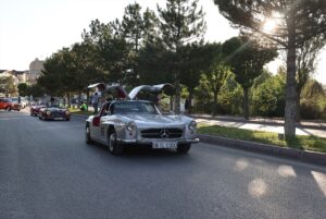 NEVŞEHİR (AA) – Nevşehir'in Ürgüp ilçesinde klasik otomobil tutkunlarını bir
