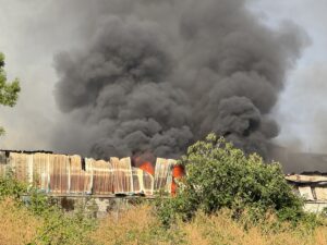 KOCAELİ (AA) – Kocaeli'nin İzmit ilçesinde bir tesisin depolama alanında